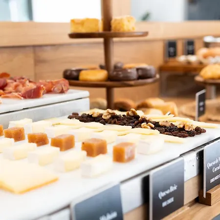 Arenas Atiram Отель